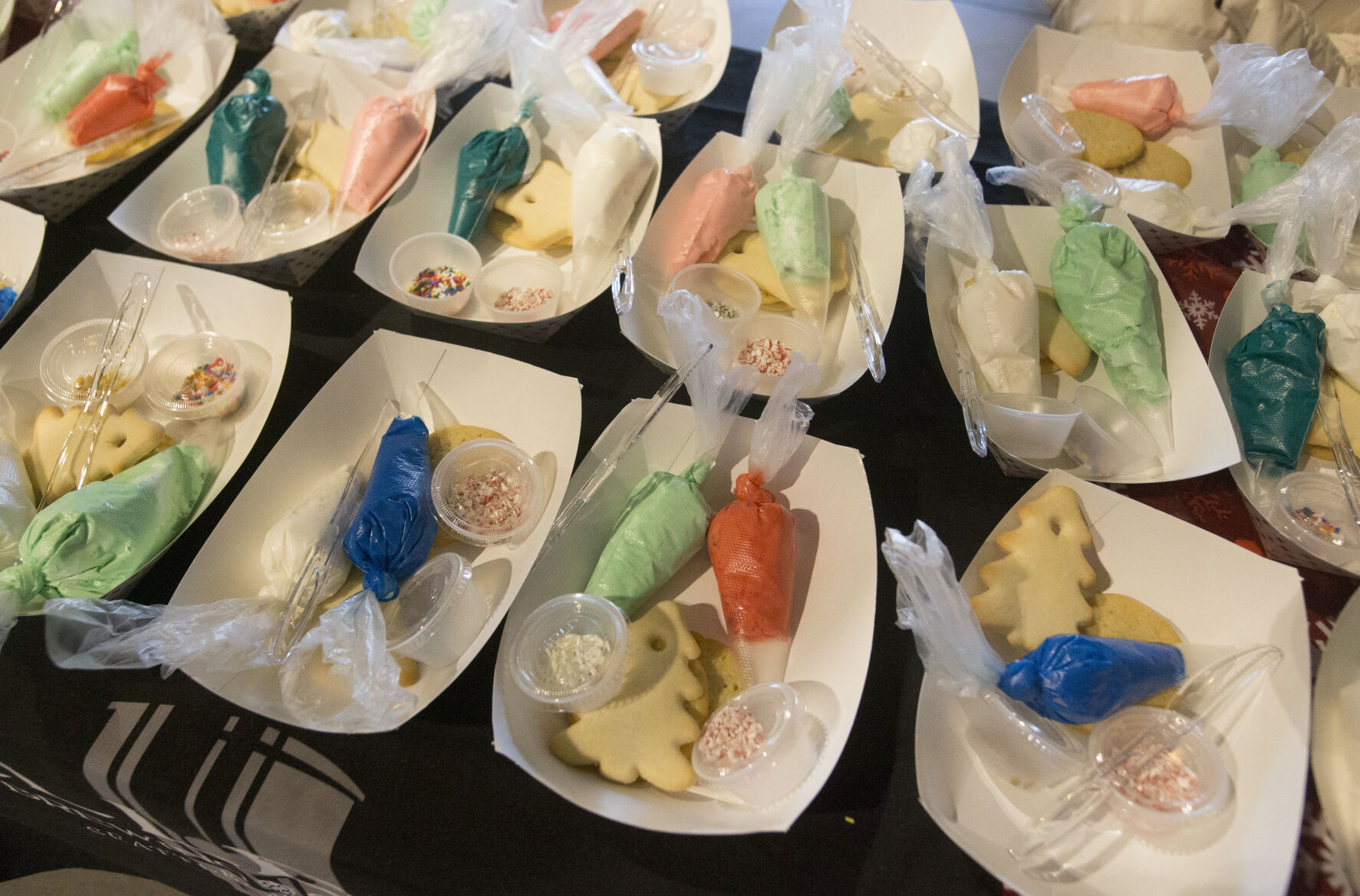 211130-newslocal-christmascookies 05.JPG